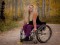 Amanda Boxtel учиться кайтсерфингу.